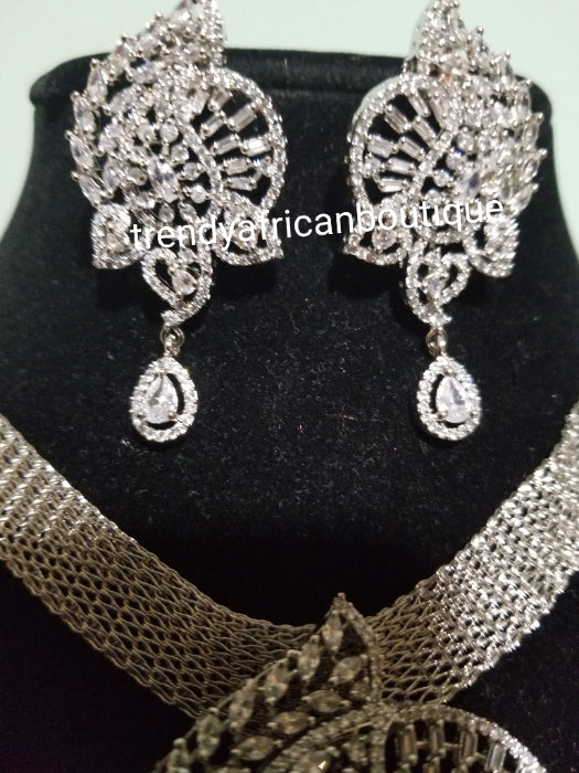 2pcs 22k quality  white/silver electroplating in choker set. Sold as a set. Pendant is mounted with crystal CZ diamond stones. Top quality/hypo allergenic plating. Bold pendant with 17" long necklace