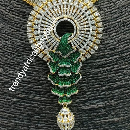 2pcs 22k quality Gold electroplating in choker set. Sold as a set. Pendant and earrings mounted with dazzling Green CZ diamond stones. Top quality/hypo allergenic plating.