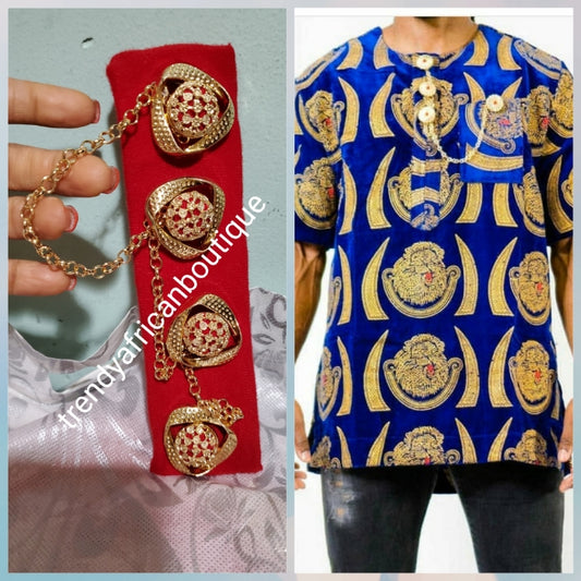Nigerianische Männer, vergoldet mit roten Kristallsteinen, Anstecknadel für Männer, Bräutigam-Accessoires für das Isi-Agu-Hemd-Outfit. Hochwertige Koralle in vergoldeter Kette. Kann mit dem Atiku-Herrenoberteil verwendet werden.
