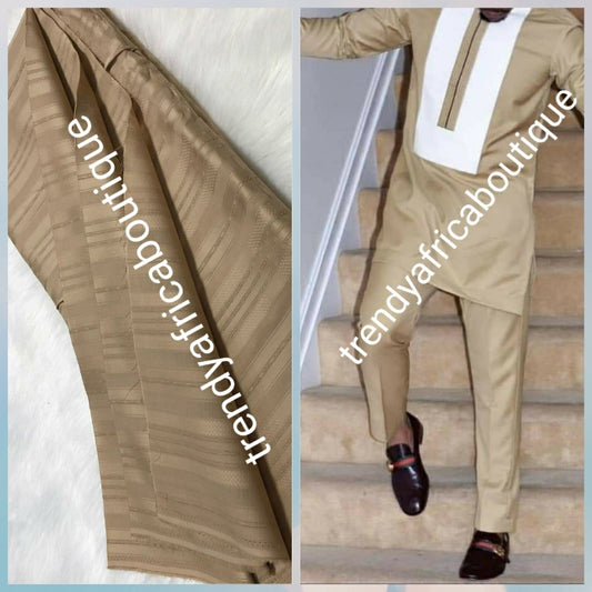 Ausverkauf: weicher, luxuriöser Voile-Spitzenstoff in Champagnergold für das einheimische Outfit nigerianischer Männer. Weicher Qualitätsstoff. Kann für Agbada/3-teiliges Outfit für Männer verwendet werden. Verkauft pro 5 Yards. Der Preis gilt für 5 Yards