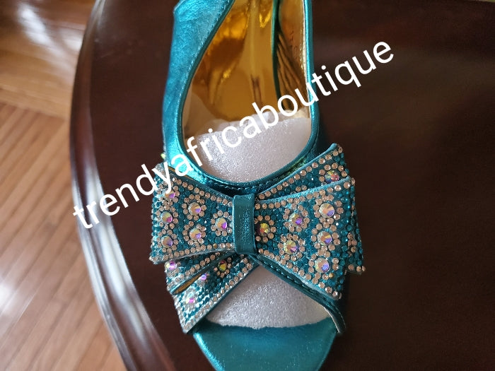 Europe size 38 Turquoise shoe and clutch set, dazzling crytal stones. Platform heal with matching stylish hand clutch. Comfortable and good balance shoe. True to size.