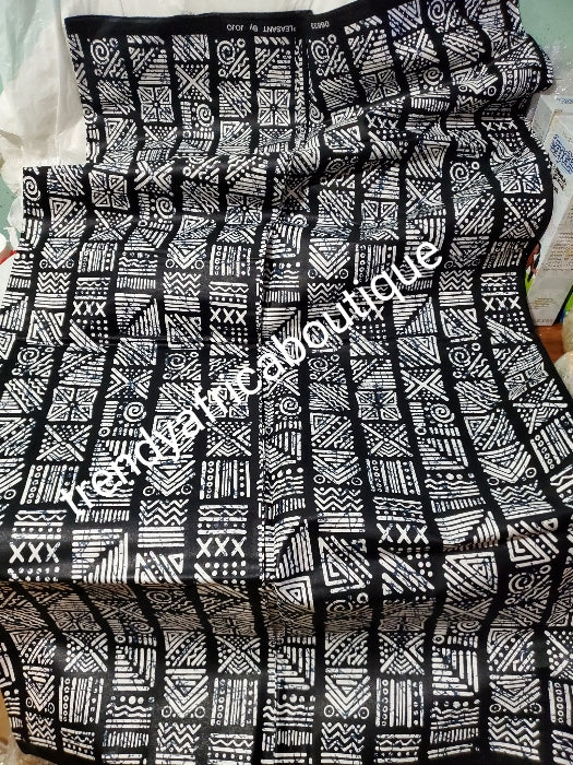 Schwarz/weißer Ankara-Wachsdruckstoff aus 100 % afrikanischer Baumwolle. Verkauft pro 6 Yards in ganzen Stücken und der Preis gilt für 6 Yards, weich und schön. Hochwertiger Schlammdruck.