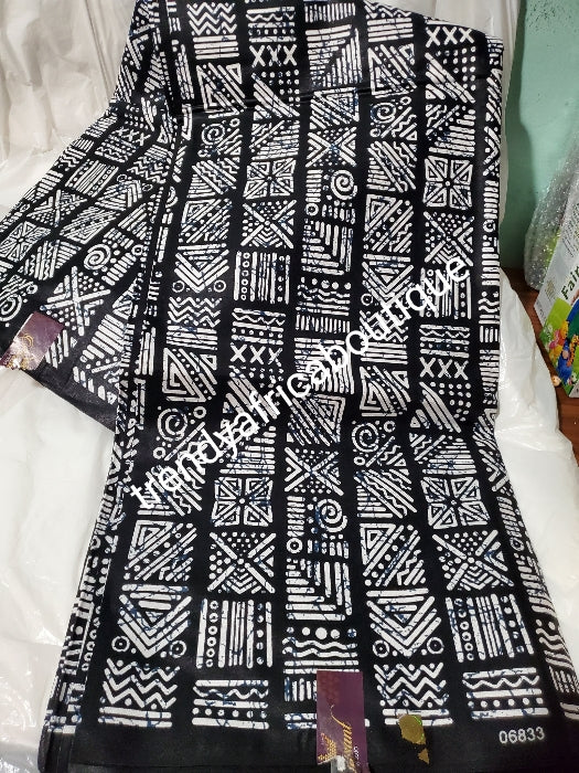 Schwarz/weißer Ankara-Wachsdruckstoff aus 100 % afrikanischer Baumwolle. Verkauft pro 6 Yards in ganzen Stücken und der Preis gilt für 6 Yards, weich und schön. Hochwertiger Schlammdruck.