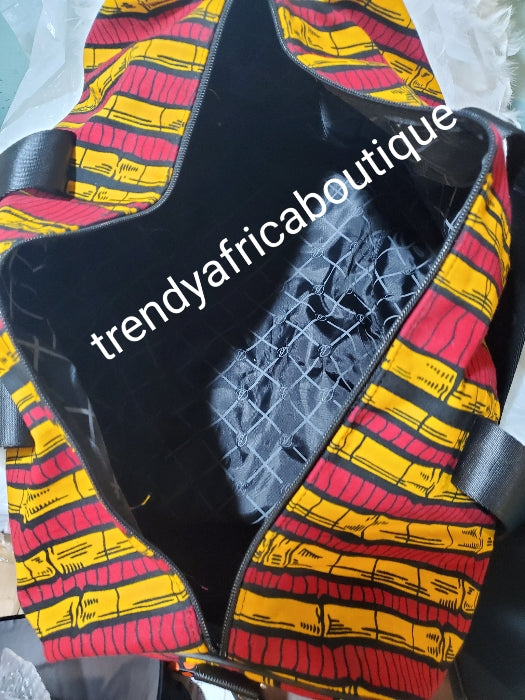 Luxurious  Super Quality African wax Duffel bag. 19" lenght, 8" wide, 12: deep. Inner zipper lace in a pack. Luxuriouse quality ankara.  Veritable wax print