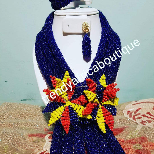 Verkauf: Königsblaue afrikanische Perlenkette, Set mit rot/gelber/königlicher Blumenbrosche. Korallen-Halsketten-Set für nigerianische Frauen
